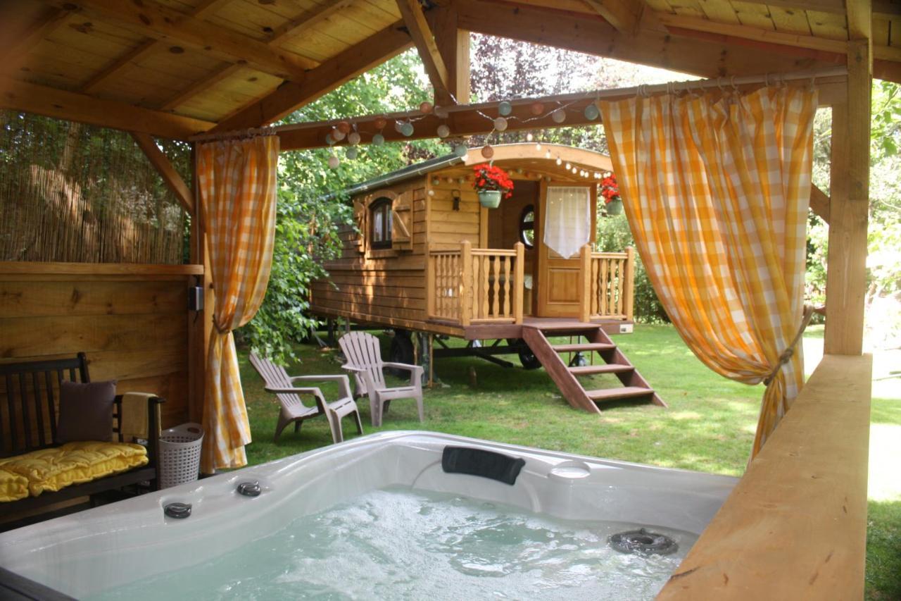 La Roulotte D'Emilie Et Son Jacuzzi Prive Hotel Beurlay Exterior photo