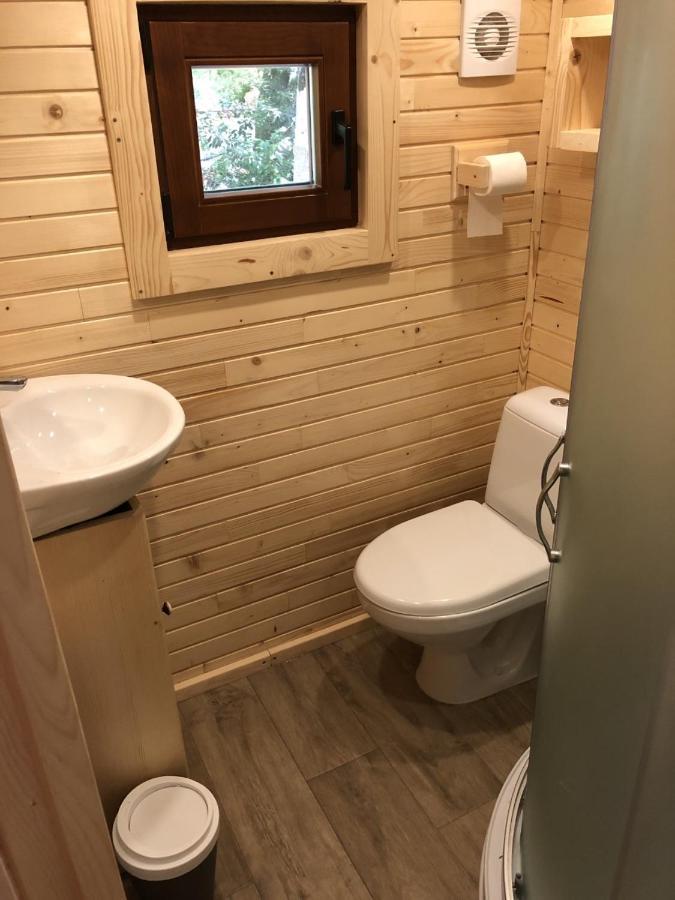 La Roulotte D'Emilie Et Son Jacuzzi Prive Hotel Beurlay Exterior photo